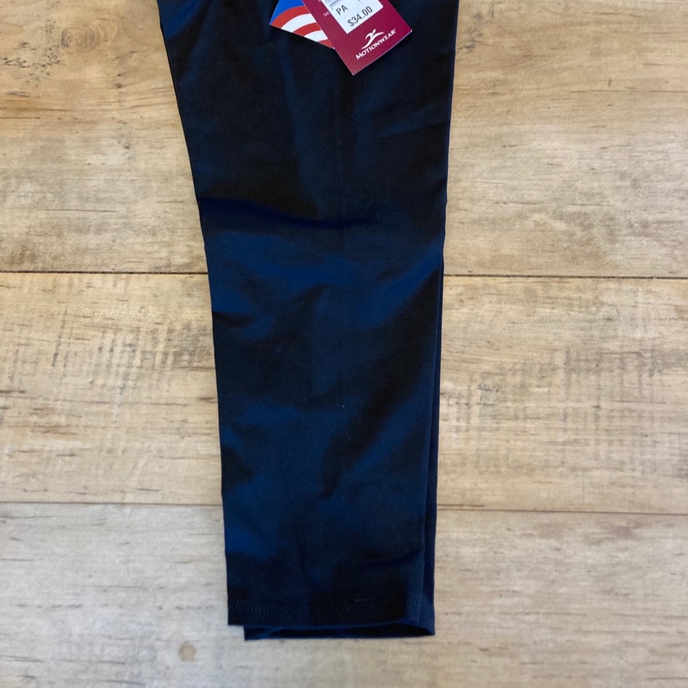 NWT Motionwear black lycra capri leggings.